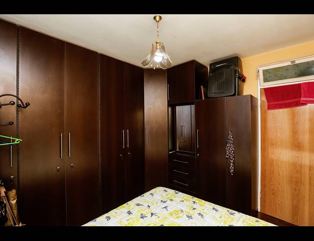 1 BEDROOM FLAT FOR SALE IN OVERPORT